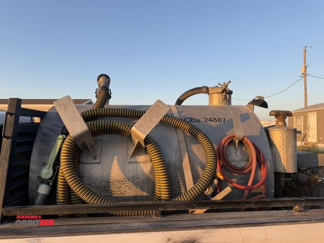 Lot 1-18160 - (1) KeeVac Industries Portajohn pumping system, 950 dual compartment aluminum tank, 350 gallon clean...