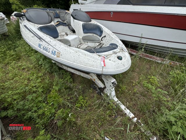 Lot 1-6655 - (1) Sea Doo Challenger 2000 jet boat, approx. 20', for parts or repair, severe weather damage, MC#60...