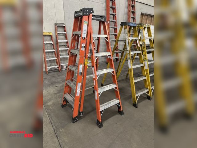 Lot 1-2819 - (2) Louisville 375 lb. capacity 6' aluminum step ladders