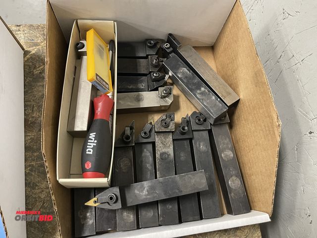 Lot 1-19439 - Large lot of assorted 1" deep grooving tool holders.
