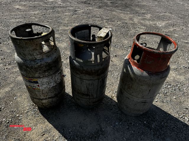 Lot 1-6961 - Lot of (3) forklift propane fuel tanks.
