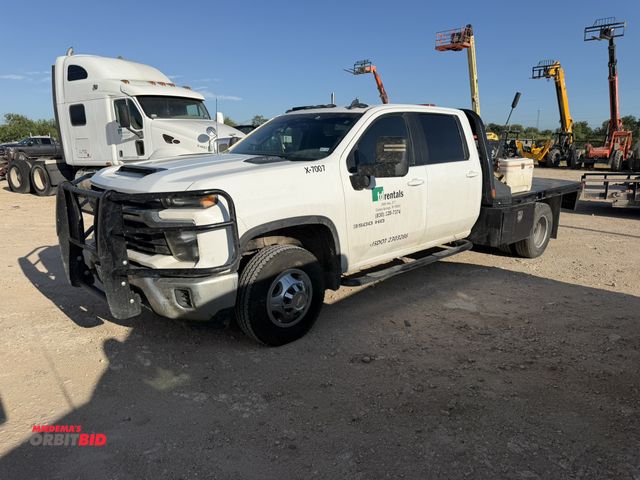 Lot 1-9606 - 2024 Chevrolet 3500 HD Silverado Flatbed Truck Regular Cab Flatbed Pickup Truck