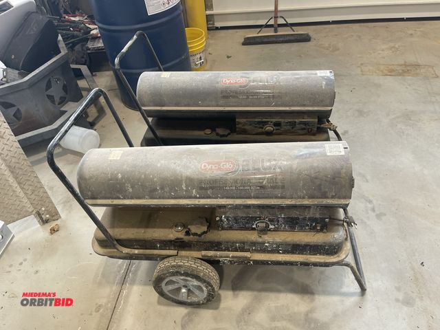 Lot 1-18870 - Lot of (2) Dyna-Glo Delux Professional Grade 140,000 to 180,000 BTU heaters, both are for parts or r...