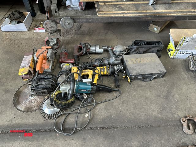 Lot 1-524 - Large lot of assorted hand tools, includes Milwaukee drill, Milwaukee Sawzall, DeWalt hammer drill, ...