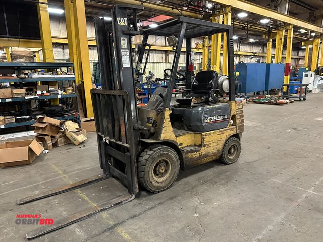 Lot 1-15104 - Caterpillar (1) 1994 Caterpillar, model GP15, forklift, 3000 lb. max load capacity, 128" max lift he...