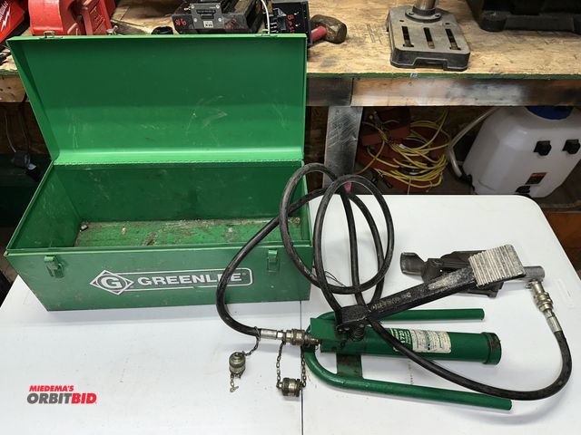 Lot 1-4111 - (1) Greenlee hydraulic wire bender with a Greenlee, model 1725, hydraulic foot pump (6500 PSI max), ...