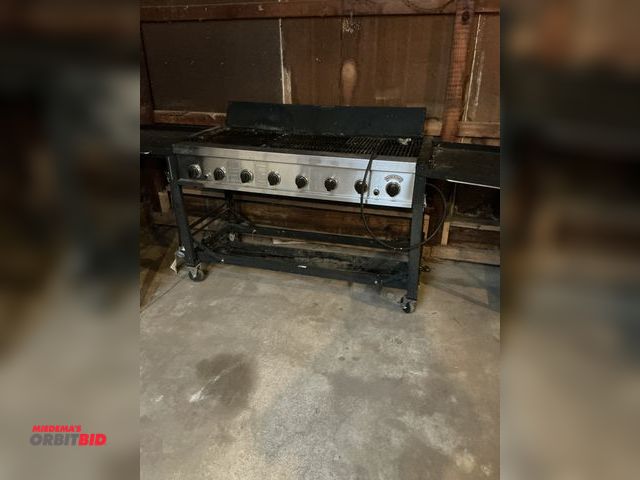 Lot 1-12546 - Stainless Steel Grill Bakers &amp; Chefs 8 burner outdoor grill