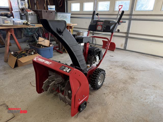 Lot 1-12114 - (1) Troy-Bilt, model STORM 2420, 24" clearing path steel auger snow blower, gas engine, S/N 1J06NB20...