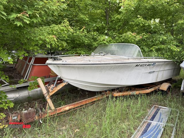 Lot 1-6617 - (1) Sea Ray speed boat, SRV180, approx. 18', no visible Hull ID#, partial outboard motor        with...
