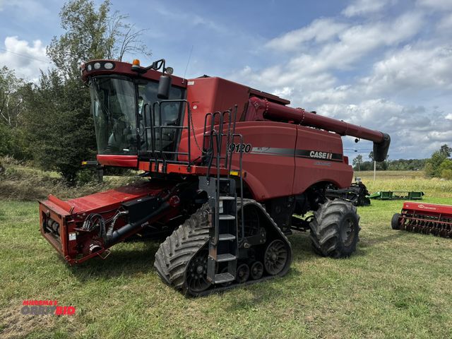 Lot 1-19738 - (1) 2010 Case 9120 4WD combine with 36" wide front tracks, cab has heat, air, and stereo, Buddy seat...