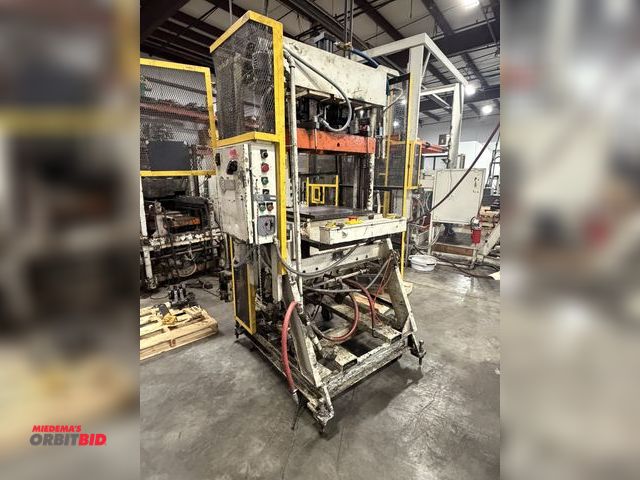 Lot 1-15805 - (1) 1972 Brown Machine Division 72-ton press (480V, 3 phase input), with 34" between uprights, appro...