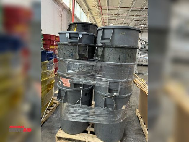 Lot 1-5449 - Lot of approx. (20) Rubbermaid Brute trash cans (all but 1 appear to be approx. 44 gallon).