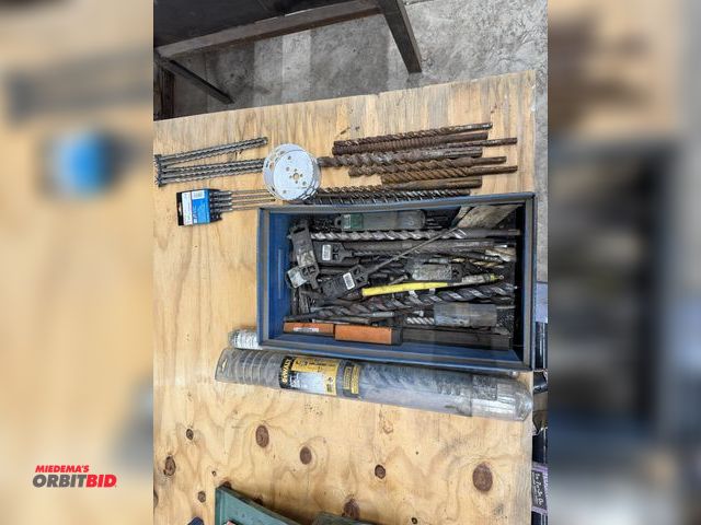 Lot 1-1398 - Lot of assorted new and used rotary hammer bits, includes (4) new Bosch SDS Plus 3/16" x 4" bits, (5...