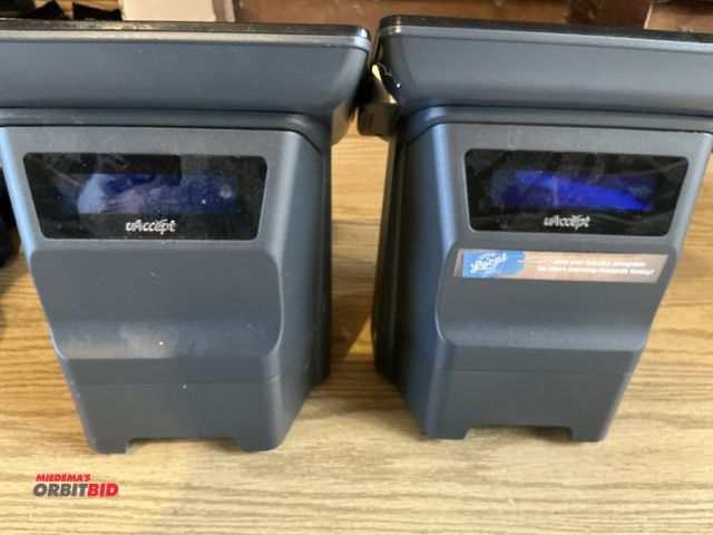 Lot 1-18337 - 2 uAccept MB3000 With cash drawers uAccept Point of Sale terminals