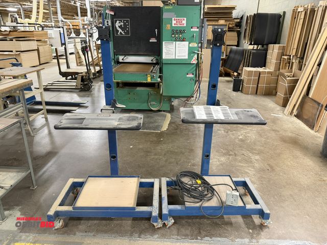 Lot 1-16515 - Lot of (2) Camo rolling computer work station carts.