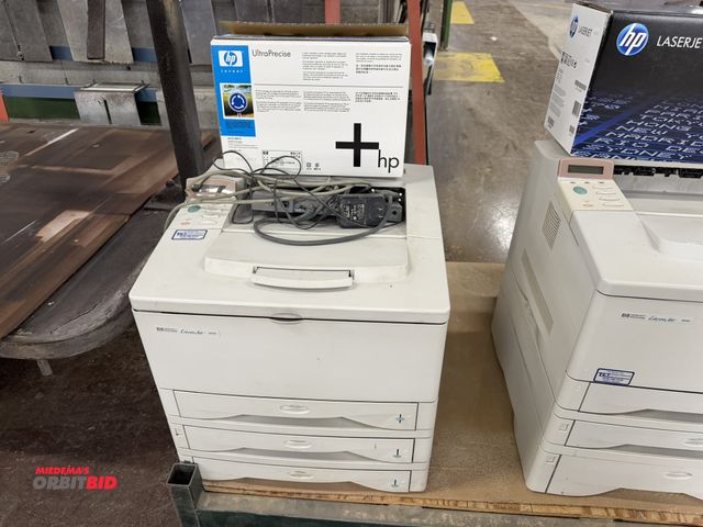 Lot 1-17565 - (1) HP LaserJet 5000 printer, includes ink cartridge.
