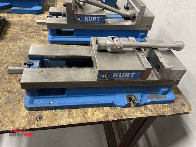 Lot 1-19343 - (1) Kurt 6" machinists vise with handle.