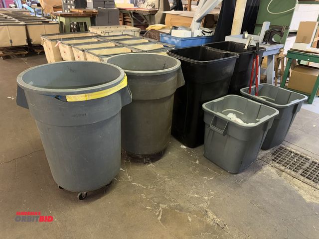 Lot 1-4843 - Lot of (2) Rubbermaid Roughneck 50 gallon dumpsters with wheels, (2) Rubbermaid Brute heavy duty 55 ...