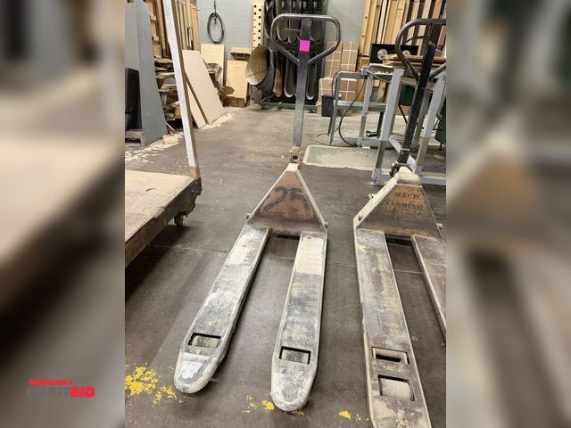 Lot 1-16519 - (1) Crown pallet jack, 41.5" forks, from outside of fork to outside of fork approx. 19".