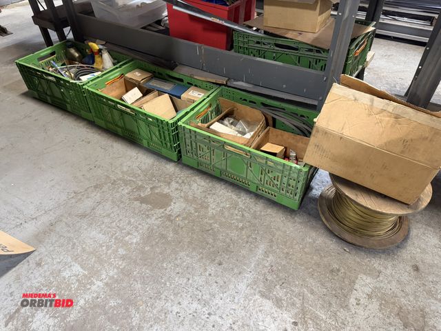 Lot 1-18534 - Lot of assorted machine parts, includes (1) Weltron, model 6600, control panel, Ross operating valve...