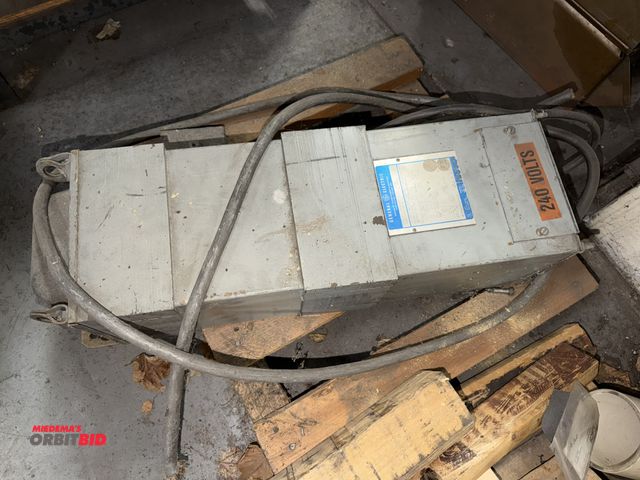 Lot 1-19002 - (1) General Electric, model 9T21A405, transformer, 9 KVA, primary voltage 504, secondary voltage 240...