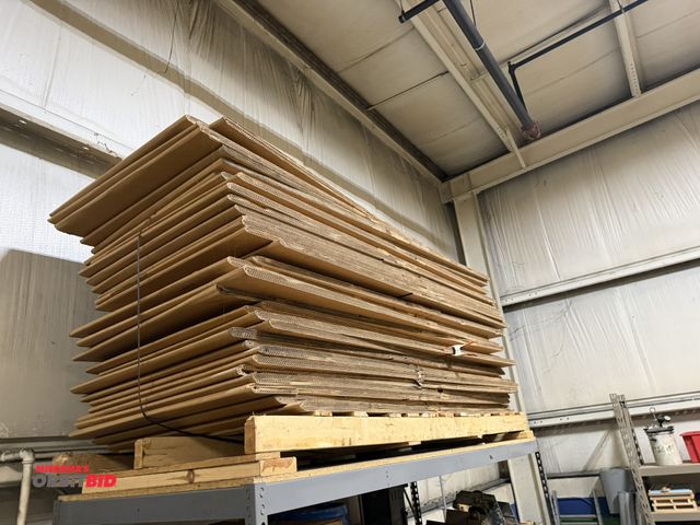 Lot 1-18647 - Lot of approx. (32) new Gaylord style boxes.