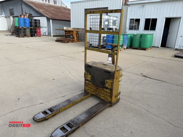 Lot 1-102622 - (1) Yale electric pallet jack, built in charger