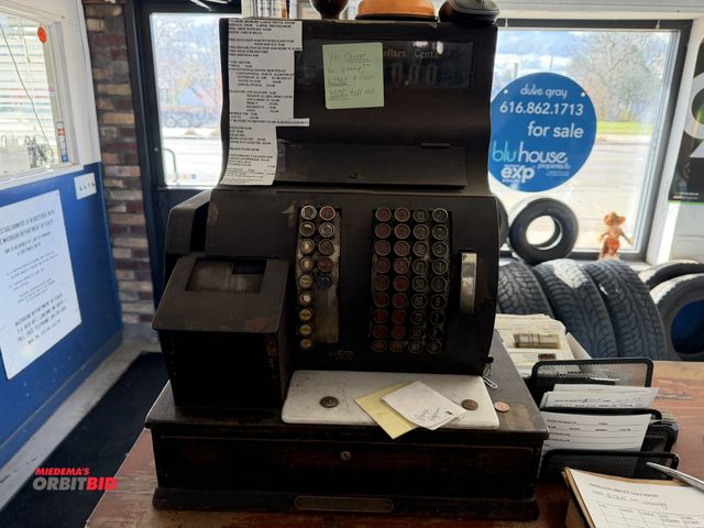 Lot 1-1290 - (1) vintage National Cash Register, for parts or restoration only.