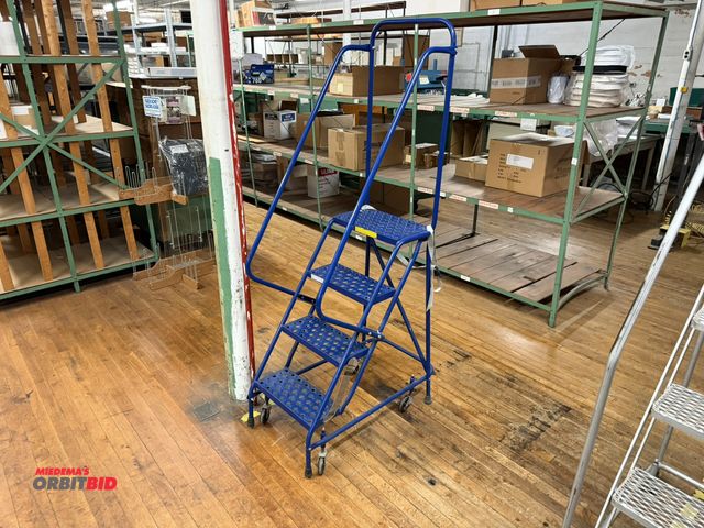 Lot 1-4937 - (1) Louisville 4-step warehouse ladder, 16" wide steps x 38" tall, with handrails, 300 lb. rating.