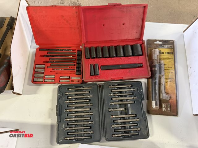 Lot 1-18488 - (1) Blue Point #1020, screw extractor set with plastic case, (1) Blue Point, model PGH8A, 11-piece g...