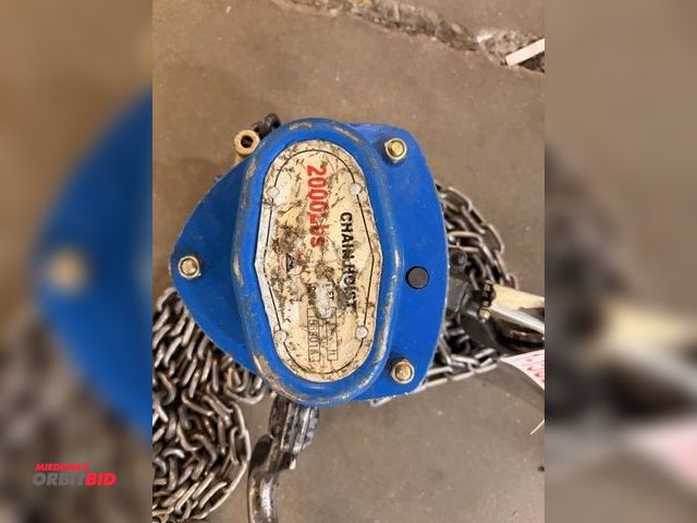 Lot 1-15829 - Chain hoist