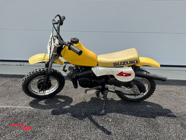 Lot 1-6452 - Suzuki 50 (1) mini-dirt bike, chain drive, air cooled, motor has compression.