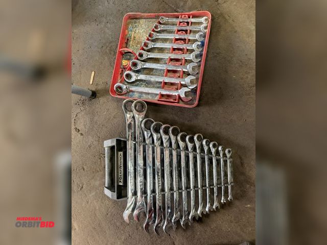 Lot 1-18462 - Set of box end/ratchet end wrenches, sizes 5/16" up to 3/4", (1) set of Gear Wrench brand box end/ra...