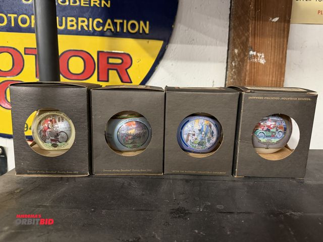 Lot 1-8253 - Lot of assorted Harley Davidson Collector Series Christmas bulbs, includes 1994 "Under the Mistletoe...
