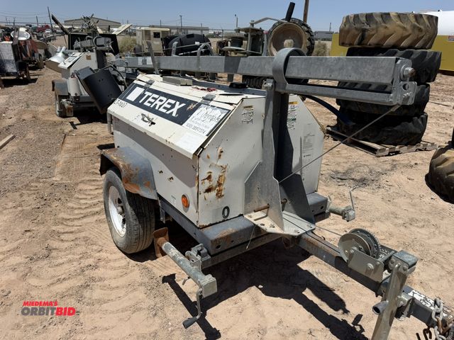 Lot 1-18234 - 2012 Terex RL4000 Light Tower, 2 cylinder diesel engine, 4-light extendable tower, hand crank, mount...