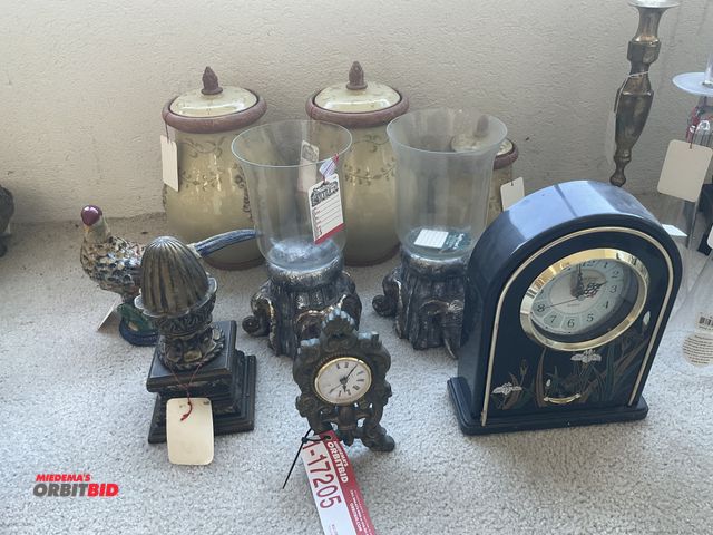 Lot 1-17205 - Lot of assorted home decor items