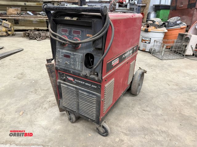 Lot 1-1385 - (1) Lincoln Electric Power MIG 300 MIG welder, for parts or repair, no other info available.