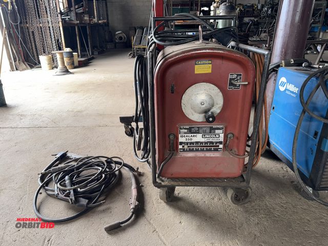 Lot 1-18125 - (1) Lincoln Ideal Arc 250 arc welder, 230-460V input, S/N AC390125, working condition unknown, inclu...