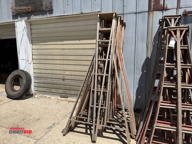 Lot 1-102577 - (7) Wooden orchard ladders, 8'