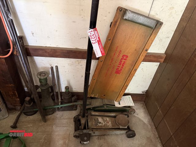 Lot 1-3273 - Lot of floor jacks, bottle jack, jack stand, pry bars, and a creeper