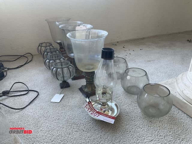 Lot 1-17207 - Lot of assorted home decor items.