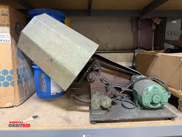 Lot 1-18646 - (1) Henderson BR08121-10, electric drive tumbler, with polisher, 120V electric motor, includes cart ...