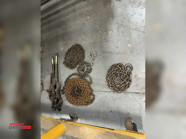 Lot 1-18766 - Lot of (4) assorted chains, up to approx. 16' long, and (3) snap chain binders, winning bidder respo...