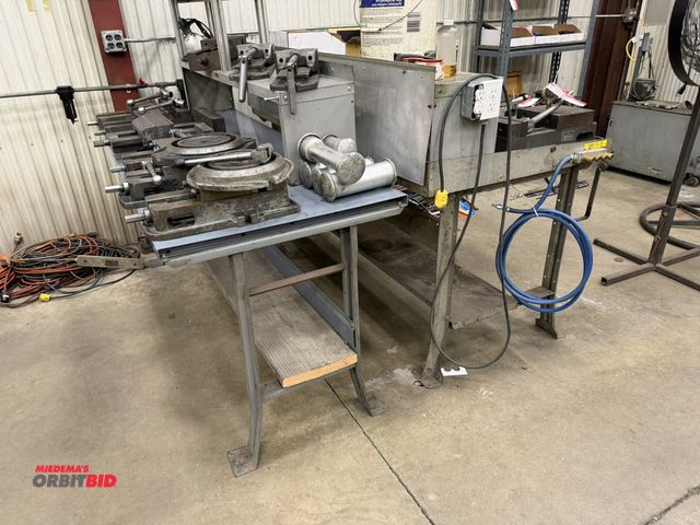 Lot 1-15135 - Lot of (2) metal work benches, 6' length x 33.5" depth x approx. 34" height, does not include conten...