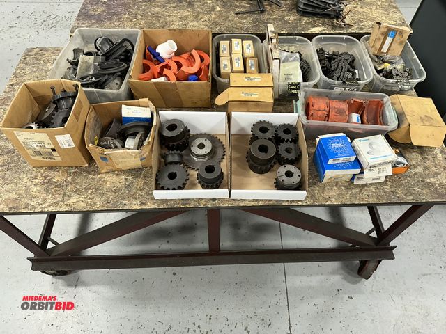 Lot 1-19218 - Large lot of assorted machine chain, various Martin plastic chain cover assemblies, assorted gears, ...