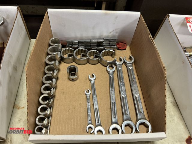 Lot 1-18418 - Lot of 3/8" and 1/2" drive Snap-On tube sockets, set of Snap-On 3/8" drive crow foot sockets, sizes ...
