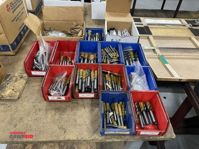 Lot 1-19416 - Large lot of assorted end mills, various sizes.