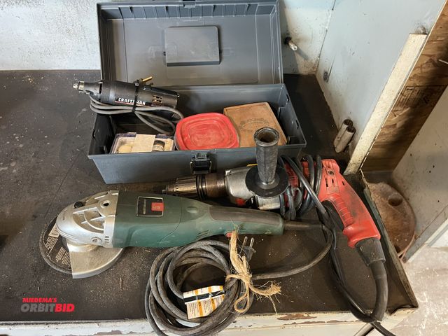 Lot 1-11891 - Lot of assorted hand tools, includes Milwaukee 1/2" Magnum hammer drill, Master Hand 5" right angle ...