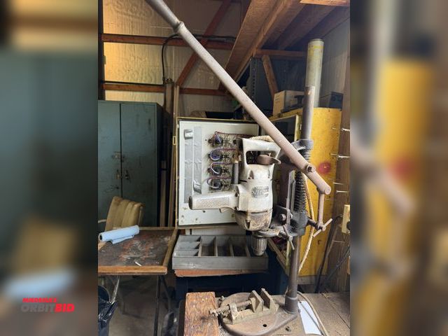 Lot 1-12338 - (1) Black &amp; Decker 1/2" Junior drill press, bench top type with 2.5" vise.