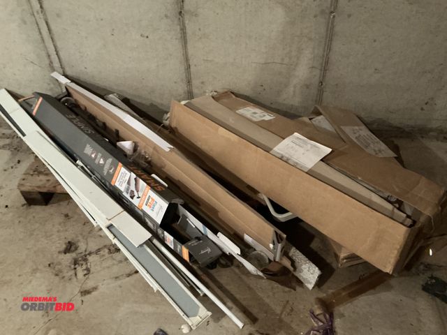 Lot 1-19311 - Other Large lot of assorted household items includes a Kenny fast fit curtain rods. Some Kenny decor...